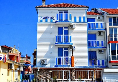 Почивка в хотел Сияние в Равда край Несебър с удобства и атракции на 350 метра от плажа