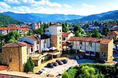 Почивка в хотел Троян Плаза с включени закуски, вечеря и масаж