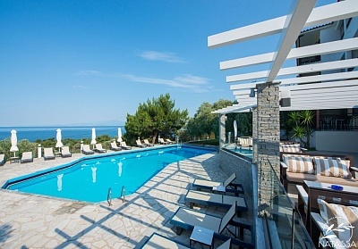 Почивка в Hotel Villa Natassa 3*, Тасос, Гърция! 2+ нощувки на човек със закуски и възможност за вечери + басейн! ДВЕ деца до 12г. БЕЗПЛАТНО!