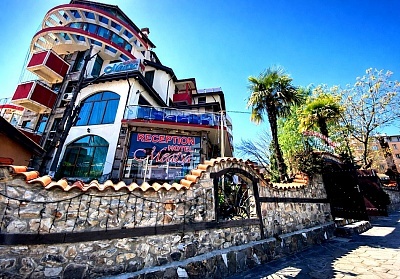 Почивка в Кърджали: Хотел Меаца със закуска и чудесни гледки