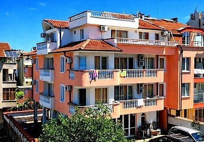 Почивка в Китен: Нощувка с външен басейн в стаи за гости Ния