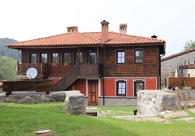 Почивка в Копривщица: Нощувка в Комплекс Red House