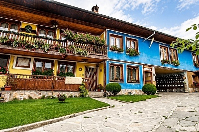 Почивка в Копривщица: Семеен хотел Рай с удобства за групи