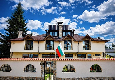 Почивка в Самоков: Наем на уютна къща за гости с парти зала край Боровец