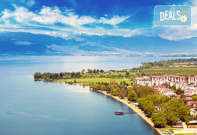 Почивка край брега на Охридското езеро през лятото! 5 нощувки със закуски и вечери във вила Ловец, транспорт и посещение на Скопие