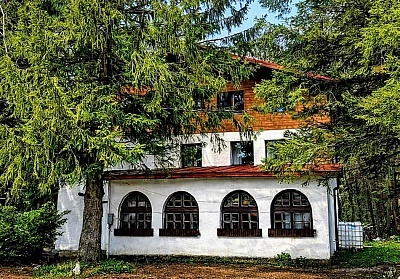 Почивка край Габрово: 23 човека в къща за гости Исполин в местността Узана