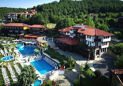 Почивка край Кърджали в Комплекс Главатарски хан с 5 външни басейна и Уелнес зона