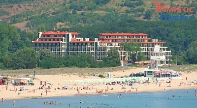 Почивка край пясъчен плаж и кристални води в Хотел Престиж Сити II в Приморско със закуска и вечеря