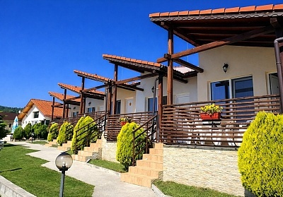 Почивка край язовир Батак: уют и природа във вилно селище