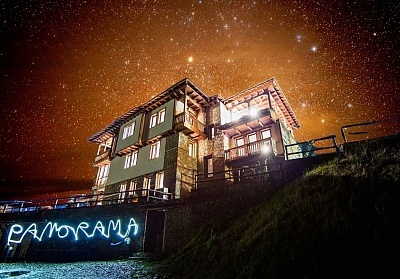 Почивка в Лещен в къща за гости Панорама Хаус с басейн