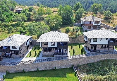 Почивка в Лещен в уютна каменна къща в комплекс Трите къщи