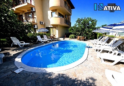 Почивка в Лозенец: Нощувка със закуска и басейн в хотел Атива