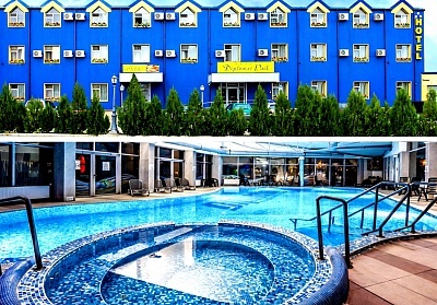 Почивка в Луковит: Хотел Дипломат Парк със закуска, закрит басейн и релакс зона