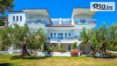 Почивка на 100 метра от плажа в Халкидики, Посиди! 5 или 7 нощувки на база All Inclusive в Xenios Faros Apartments + Безплатни шезлонги и чадъри на плажа, от Ambotis Holidays
