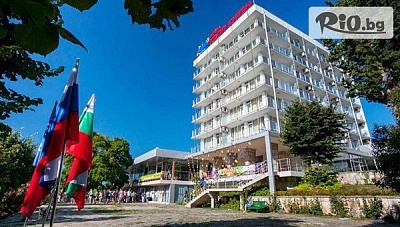 Почивка на 100 метра от плажа в Китен през цялото лято! Нощувка със закуска и вечеря + външен басейн, паркинг и Безплатно за дете до 6 г., от Хотел КООП