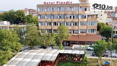 Почивка на 100 метра от плажа в Приморско в ТОП сезон! Нощувка със закуска и вечеря + басейн, чадър и шезлонг, от Хотел Пловдив