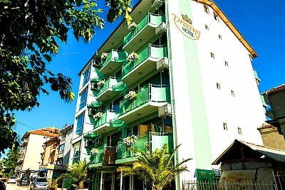 Почивка в Несебър: Незабравим престой в хотел Дриймс, на 300 метра от плажовете