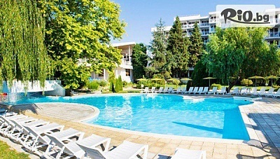 Почивка на първа линия в Албена от 22.06 до 1.07 и от 26.08 до 6.09! All Inclusive нощувка + басейн, 2 шезлонга и 1 чадър на плажа, от Хотел Сенди Бийч 4*