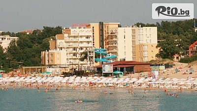 Почивка на първа линия на брега на плаж Атлиман в Китен от 1 до 14.07. и от 19.08 до 7.09! Нощувка и закуска за до четирима + басейн, чадър и шезлонг, от Хотел Принцес Резиденс 4*