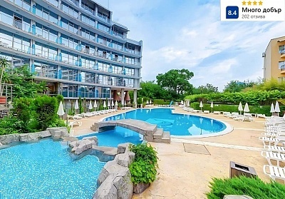 Почивка на първа линия в Китен с All Inclusive и басейн