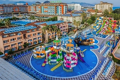 Почивка на първа линия в Lonicera World, Алания с Ultra All Inclusive
