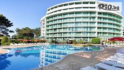 Почивка на първа линия в Слънчев бряг от 21 Юни до 7 Септември! All Inclusive нощувка за до четирима + басейн, шезлонг и чадър + Дете до 12 г. Безплатно, от Хотел Цезар Палас 4*