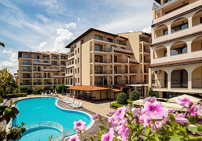 Почивка на 150м. от плажа в Слънчев Бряг! Нощувка на човек на база All inclusive + басейн в Апартаментен туристически комплекс Роуз Вилидж. Дете до 11.99г. БЕЗПЛАТНО