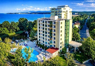 Почивка в Приморско с All Inclusive на човек, безплатен шезлонг и чадър, безплатен вход за Аквапланет - Перла Роял