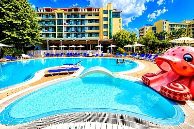 Почивка в Приморско: All Inclusive в хотел Перла Плаза с безплатен вход за Аквапланет