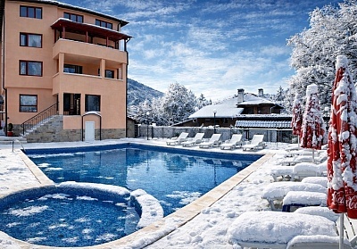 Почивка в Сандански с включена храна и минерален басейн