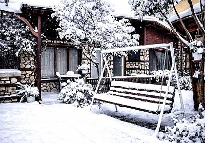 Почивка в Сапарева баня: Нощувка в Къща за гости с минерални извори