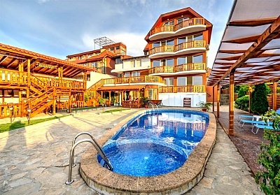 Почивка в Синеморец: Нощувка със закуска и басейн от хотел Casa Di Angel