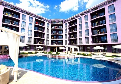 Почивка в Слънчев бряг: Нощувка с изхранване и басейн в Комплекс Рейнбоу 3