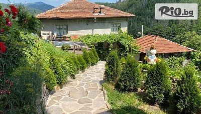 Почивка до Смолян до края на Октомври - важи за празници! Нощувка в самостоятелна къща с капацитет до 12 човека + ползване на механа и барбекю, от Хаджиевата къща, с. Лъка