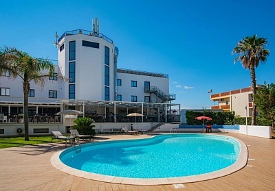 Почивка в TICHO'S LIDO HOTEL 4*, Пулия, Италия. Чартърен полет от София + 7 нощувки със закуски и вечери на човек
