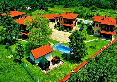 Почивка във Вършец: Луксозен комплекс Тянкови къщи близо до София