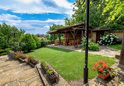 Почивка в Жеравна: 2 нощувки в комплекс от 2 къщи до 23 човека