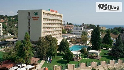 Почивка в Златни пясъци! Нощувка на база All Inclusive + басейн, шезлонги, чадъри, от Хотел Детелина