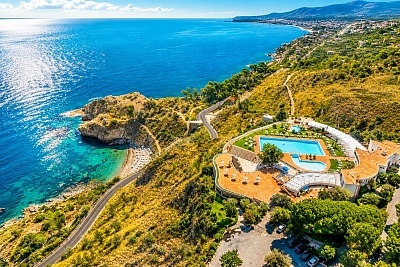 Последни места в хотел Torre Normanna 4* на първа линия в Сицилия