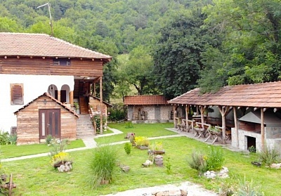 Празнично преживяване в Етно село Стара планина, Сърбия със закуска и вечеря