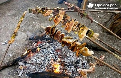 Празник на сланината и греяната ракия в Априлци с посещение на Троянски манастир и Орешака за 46 лв.