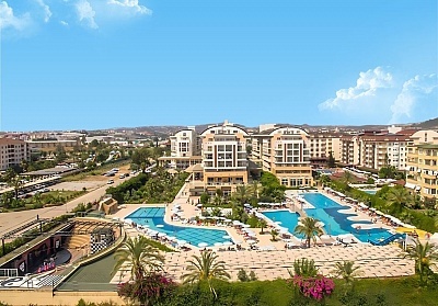  През август на 1-ва линия в HEDEF BEACH RESORT &amp; SPA 5* Алания, Турция! Автобусен транспорт + 7 нощувки на човек на база Ultra All Inclusive +  басейни и пързалки 