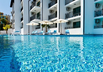 През ЮНИ на 50м. от Bamboo Beach, Созопол! 3 + нощувки със закуски за двама, трима, четирима или шестима + басейн в хотел Роял Калисто. За всеки ден престой - безплатна вечеря!