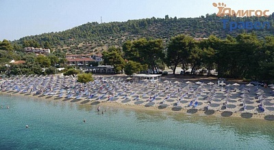 През Юни или Септември на Халкидики - Хотел Lagomandra Beach, със закуска и вечеря и чадър и шезлонги на басейна