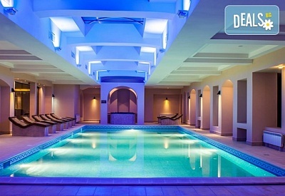 Приказна Коледа в хотел Роял СПА 4*, Велинград: 3 нощувки, празнична вечеря, минерални басейни и СПА пакет