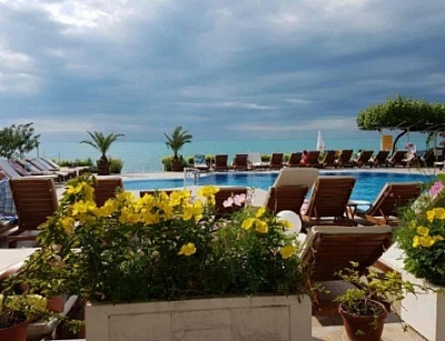 Приказно лято на самият морски бряг - хотел Афродита *** Несебър с 10% намаление! Нощувка със закуска и вечеря + басейн с чадър и шезлонг!!!