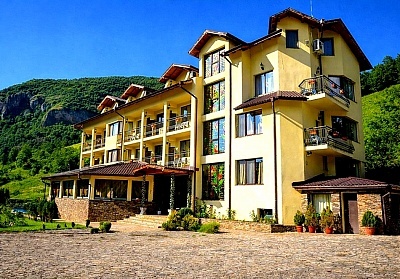 Пролетна почивка с включено хранене в хотел Вежен в Рибарица