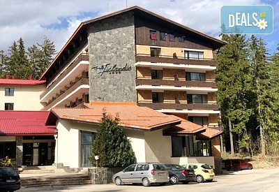 Пролетна ваканция в планината и хотел Финландия 4*, Пампорово! Нощувка със закуска и вечеря, вътрешен басейн, паркинг и интернет, безплатно за деца до 5.99 г.;