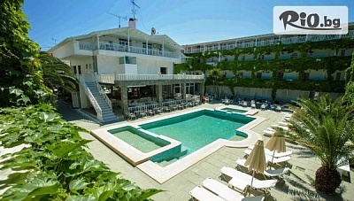 Ранни записвания за Лятна почивка в Халкидики, Касандра на 150м. от плажа! 7 нощувки, закуски и вечери в Hotel Olympic Kozma + басейн, шезлонг и чадър + автобусен транспорт