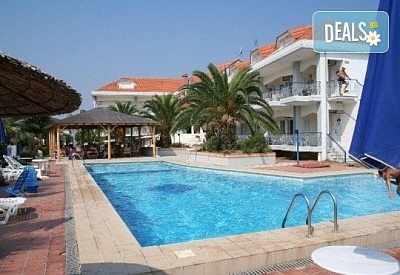 Ранни записвания за лятна почивка в Hotel Rihios 3* в Ставрос, Гърция! 7 нощувки със закуски и вечери, възможност за организиран транспорт!